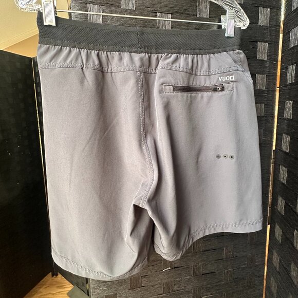 Vuori Men's Performance Shorts Medium 9" - Picture 2 of 6
